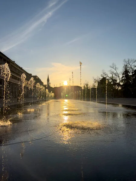 Reggio Emilia Victory Square Front Theater Valleys Luminous Fountain Sunset — Fotografia de Stock
