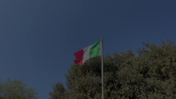 Italian Flag Waving Blue Sky — Stock Video