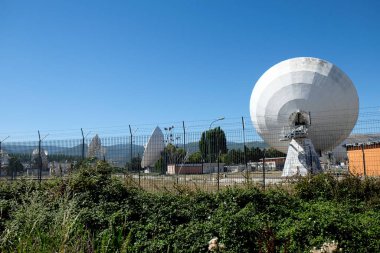 Fucino Uzay Merkezi İtalya 'da uydu anteni. Yüksek kalite fotoğraf