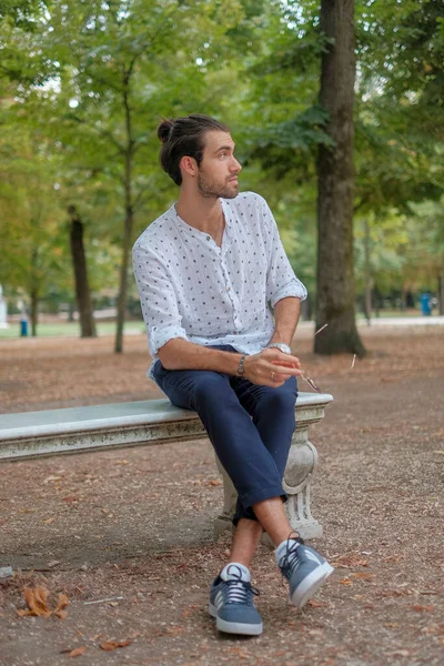 Handsome Italian Dark Haired Boy Shirt Sitting Bench Ducale Park — Stok fotoğraf