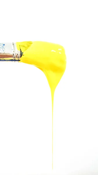 Paintbrush Dripping Yellow Paint White Background High Quality Photo — Stock Photo, Image