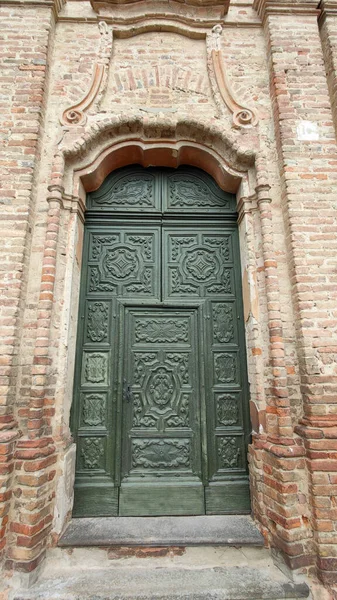 Παλιά Πράσινη Διακοσμημένη Πόρτα Στη Μεσαιωνική Παλιά Πόλη Της Ιταλίας — Φωτογραφία Αρχείου