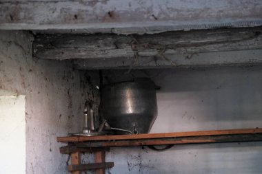 Eski terk edilmiş çiftlikteki eski süt aletleri. Yüksek kalite fotoğraf