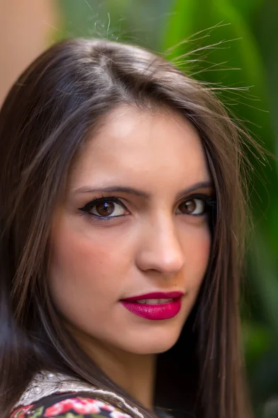 Hermosa Morena Italiana Chica Retrato Ojos Foto Alta Calidad — Foto de Stock