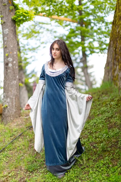 Όμορφη Γαλανομάτα Ιταλίδα Παίζει Την Arwen Cosplay Του Άρχοντα Των — Φωτογραφία Αρχείου