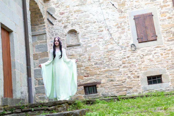Beautiful Blue Eyed Italian Girl Plays Arwen Cosplay Lord Rings — Stockfoto