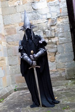 Yüzüklerin Efendisi 'nden miğferi ve kılıcı olan Nazi savaşçısı. Yüksek kalite fotoğraf