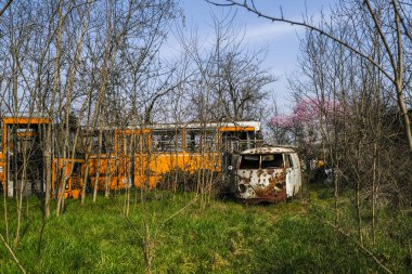 Terk edilmiş okul otobüsü durağı. Yüksek kalite fotoğraf