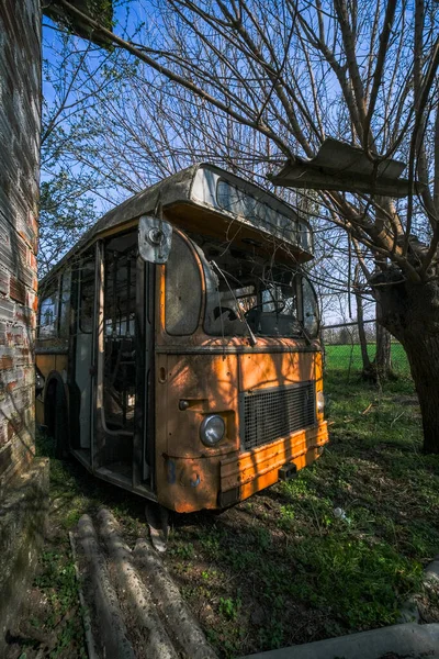 Abandoned School Bus Tram Bus Depot High Quality Photo — Stockfoto