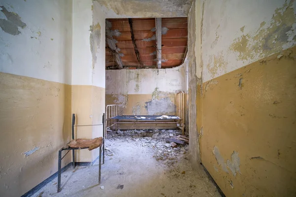 Bedroom Bed Wardrobe Old Abandoned House High Quality Photo — Fotografia de Stock