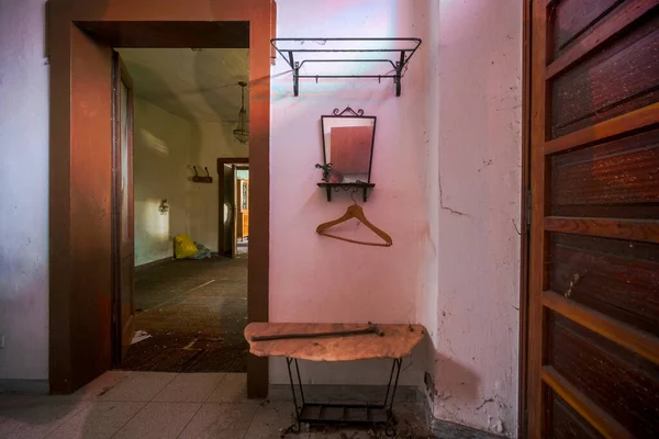 Entrance Armchairs Sitting Room Old Abandoned Mansion High Quality Photo — Fotografia de Stock