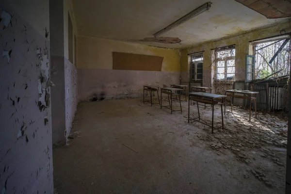 School Desks Students Orphanage Old Abandoned Mansion High Quality Photo — Zdjęcie stockowe