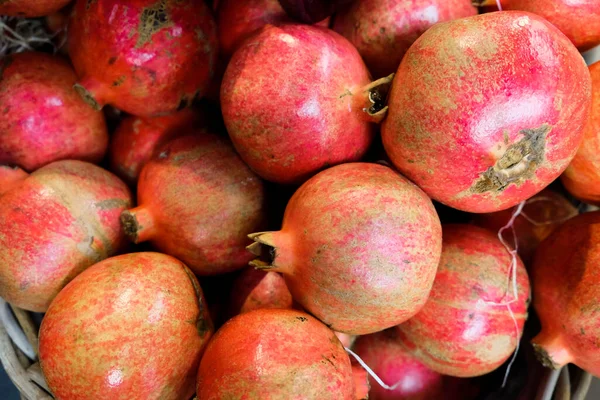 Granaty Koszyku Owoców Wysokiej Jakości Zdjęcie — Zdjęcie stockowe