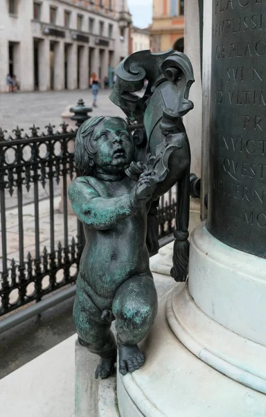 Estátua Bronze Anjo Criança Praça Principal Piacenza Foto Alta Qualidade — Fotografia de Stock