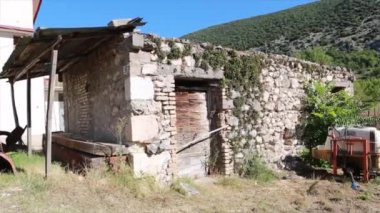 Abruzzo İtalya 'daki eski kırsal kulübe. Yüksek kalite 4k görüntü