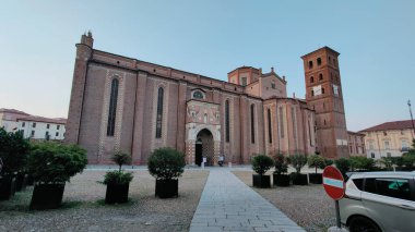 Asti İtalya 'dan Santa Maria Assunta Katedrali. Yüksek kalite fotoğraf