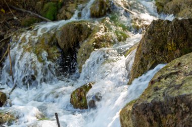 Köpüren suyla şelale. Yüksek kalite fotoğraf