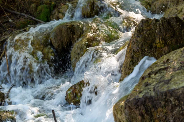 Cascada Con Agua Burbujeante Foto Alta Calidad — Foto de Stock