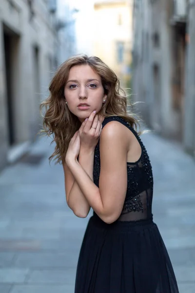 Mooi Italiaans Brunette Meisje Poseren Het Centrum Van Reggio Emilia — Stockfoto