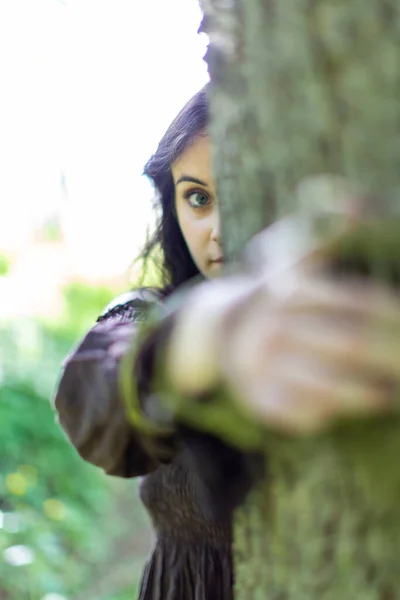 Beautiful Blue Eyed Italian Girl Hugs Tree High Quality Photo — Stock Photo, Image