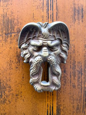 Canavar suratlı ortaçağ mandalı. Yüksek kalite fotoğraf