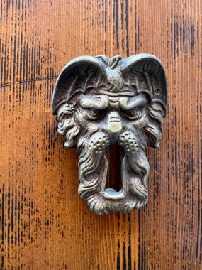 Canavar suratlı ortaçağ mandalı. Yüksek kalite fotoğraf