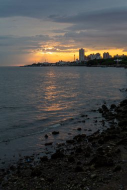 Shalun Plajı Taipei Plajı 'nda günbatımı çok kötü. Yüksek kalite fotoğraf