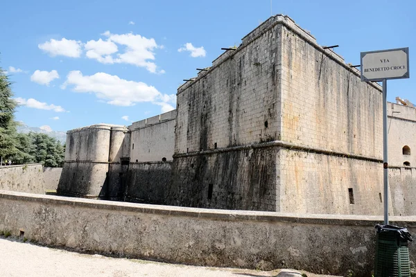 Bastion Van Het Middeleeuwse Kasteel Van Aquila Abruzzo Hoge Kwaliteit — Stockfoto