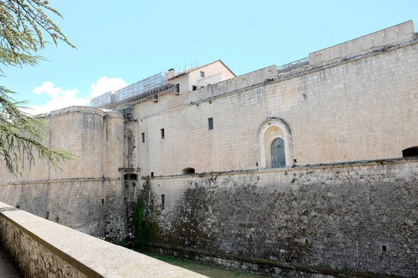 Bastion Van Het Middeleeuwse Kasteel Van Aquila Abruzzo Hoge Kwaliteit — Stockfoto