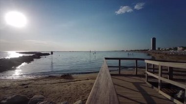 Forli Cesena 'nın Romagna Riviera bölgesindeki Cesenatico kayalıklarından panoramik manzara. Yüksek kalite 4k görüntü