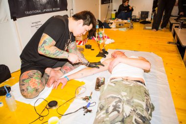 Milano İtalya - 2019 02 01: Milano Tattoo fuarından ücretsiz görüntüler. Yüksek kalite fotoğraf
