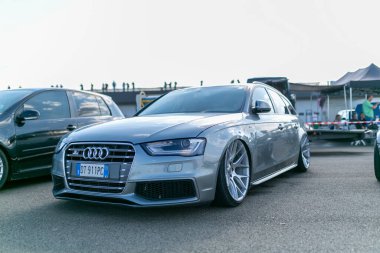 Reggio Emilia Italy - 07: 15 2019: Audi Rs6 şehir meydanında ücretsiz spor araba. Yüksek kalite fotoğraf