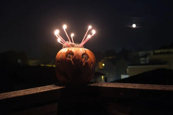 Zucca Halloween Intagliata Con Candele Fuoco Foto Alta Qualità — Foto Stock