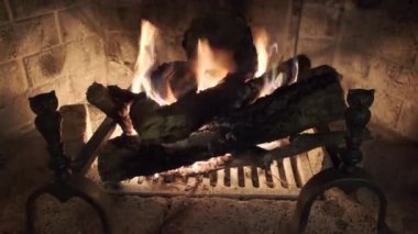 Şöminede yanan odun ateşi. Yüksek kalite 4k görüntü