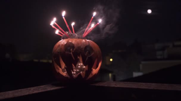 Pompoen Voor Halloween Gesneden Met Kaarsen Vuur Hoge Kwaliteit Beeldmateriaal — Stockvideo