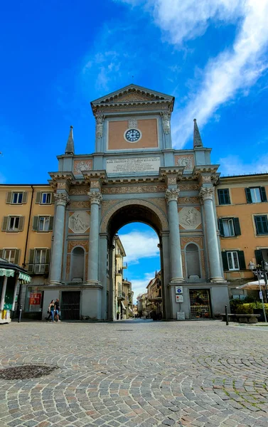 Chieri Turins Eingangsbogen Zur Stadt Einem Sonnigen Tag Hochwertiges Foto — Stockfoto