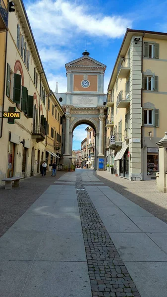 Chieri Turins Eingangsbogen Zur Stadt Einem Sonnigen Tag Hochwertiges Foto — Stockfoto