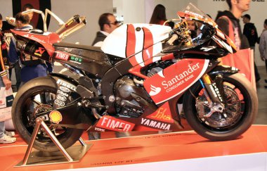 Milano, İtalya - 2021 11 27: Eicma Milano Bisiklet Fuarı Noriuki Haga 41 yamaha superbike. Yüksek kalite fotoğraf