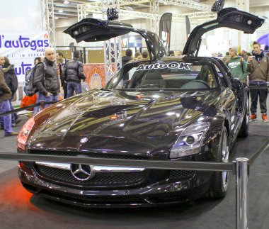 Verona, İtalya - 2018 MBE Verona Bisiklet Fuarı Bisiklet Fuarı ve Özel Araba Fuarı - Mercedes SLS. Yüksek kalite fotoğraf