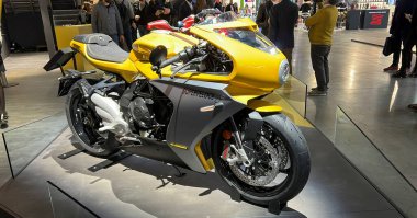 Milano, İtalya - 2021 11: Eicma Milano Bisiklet Fuarı Mv Agusta süper hız. Yüksek kalite fotoğraf