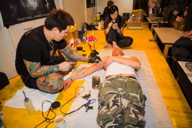 Milano İtalya - 2019 02 01: Milano Tattoo fuarından ücretsiz görüntüler. Yüksek kalite fotoğraf