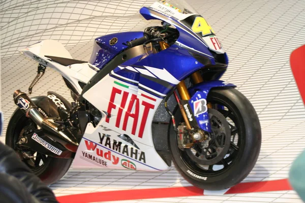 Милан Италия 2021 Eicma Milano Expo Yamaha Valentino Rossi Байк — стоковое фото
