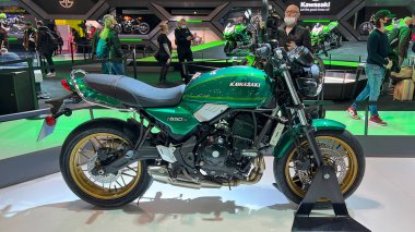 Milano, İtalya - 2021 11: Eicma Milano Bisiklet Fuarı Kawasaki Z 600 Rs. Yüksek kalite fotoğraf