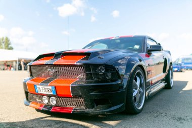 Reggio Emilia Italy - 07: 15 2019: Ford Mustang Shelby Cobra 'da ücretsiz spor araba. Yüksek kalite fotoğraf