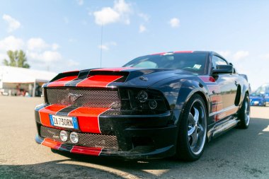 Reggio Emilia Italy - 07: 15 2019: Ford Mustang Shelby Cobra 'da ücretsiz spor araba. Yüksek kalite fotoğraf