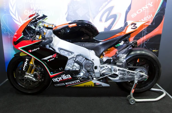 意大利米兰 2012年10月31日 Eicma摩托车比赛Aprilia Rsv 1000赛车手Max Biaggi 高质量的照片 — 图库照片