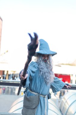 Lucca, İtalya - 2018 10 31: Lucca Comics ücretsiz kostüm etkinliği Gandalf şehri çevresinde. Yüksek kalite fotoğraf
