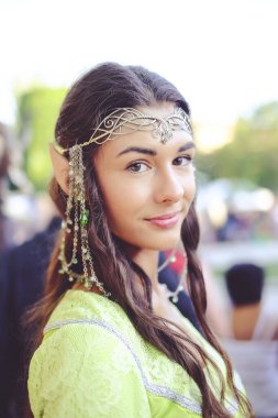 Lucca, İtalya - 2018 10 31: Lucca Comics ücretsiz kostüm etkinliği şehir elfleri kızı etrafında. Yüksek kalite fotoğraf