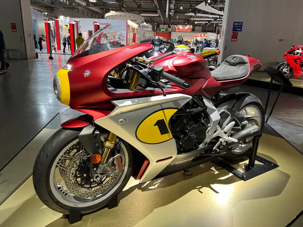 Milano, İtalya - 2021 11: Eicma Milano Bisiklet Fuarı Mv Agusta SuperVeloce. Yüksek kalite fotoğraf