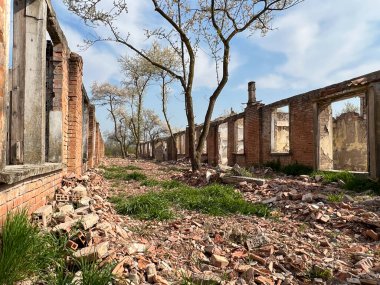 İtalya 'nın Fossoli Carpi bölgesindeki toplama kampının iç kısımları ve kalıntıları. Yüksek kalite fotoğraf